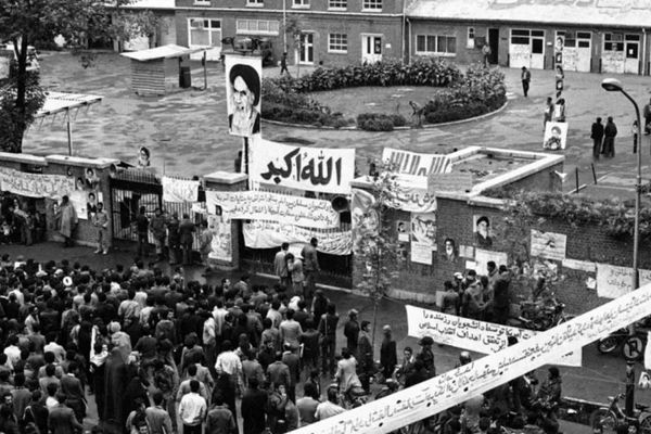 جواب هوشمندانه آیت الله خامنه‌ای با گروگان‌های سفارت آمریکا