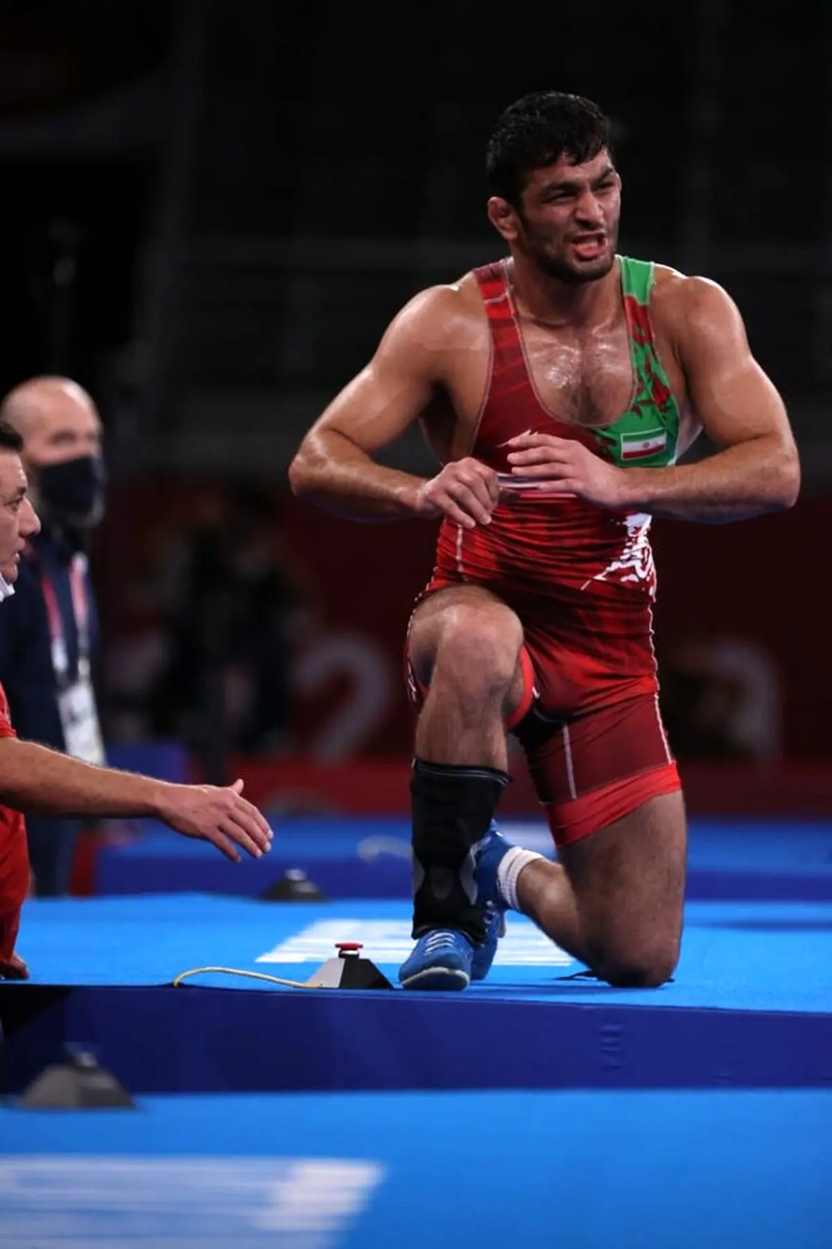 ملاقات حسن یزدانی با دختر جوان