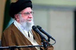 دیدار شرکت‌کنندگان در مسابقات بین‌المللی قرآن کریم با رهبر انقلاب