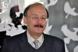 اخراج بیژن عبدالکریمی از دانشگاه آزاد | علت: دفاع از نظام سلطنتی پهلوی