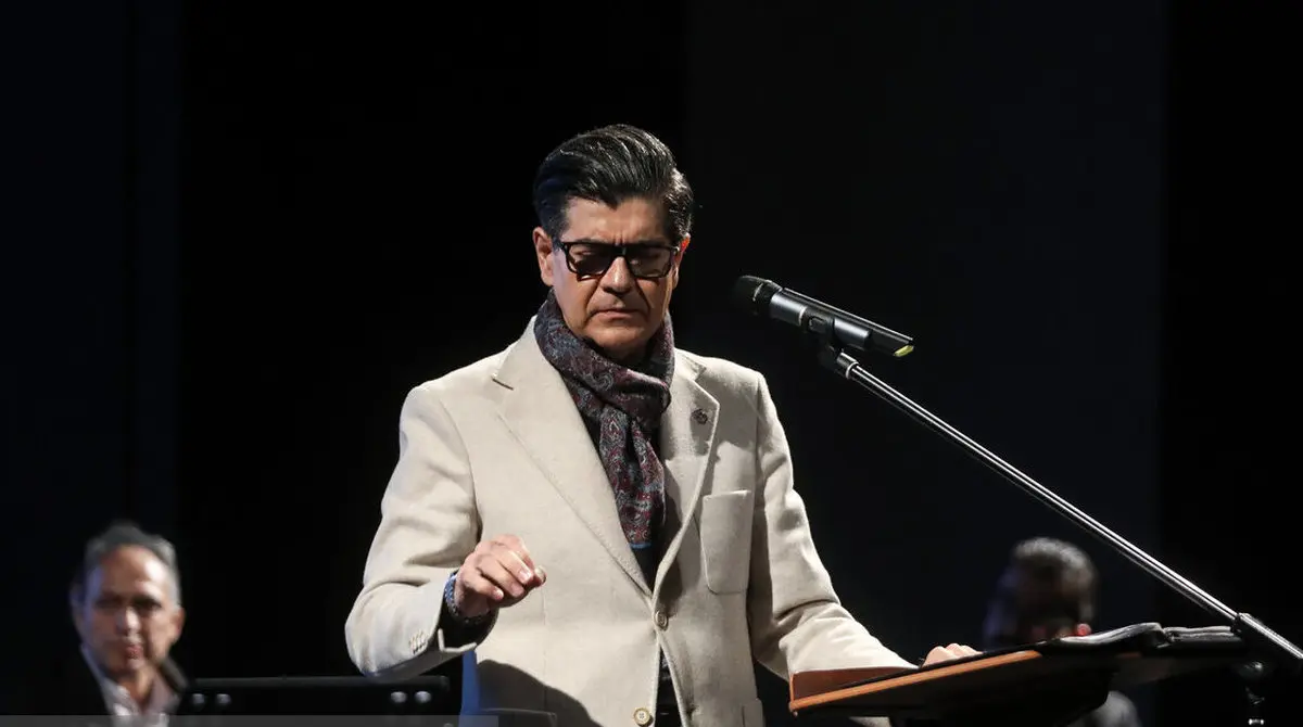 ببینید | خواننده معروف بستری روی تخت بیمارستان