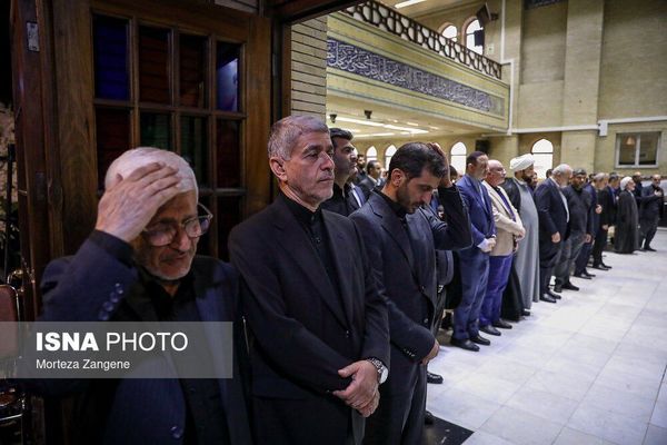 تصاویر پزشکیان و ظریف در ختم برادر علی طیب‌نیا 