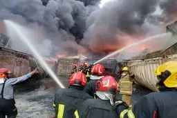 تصاویری هولناک از گودال ایجاد شده انفجار در بندر شهر رجایی