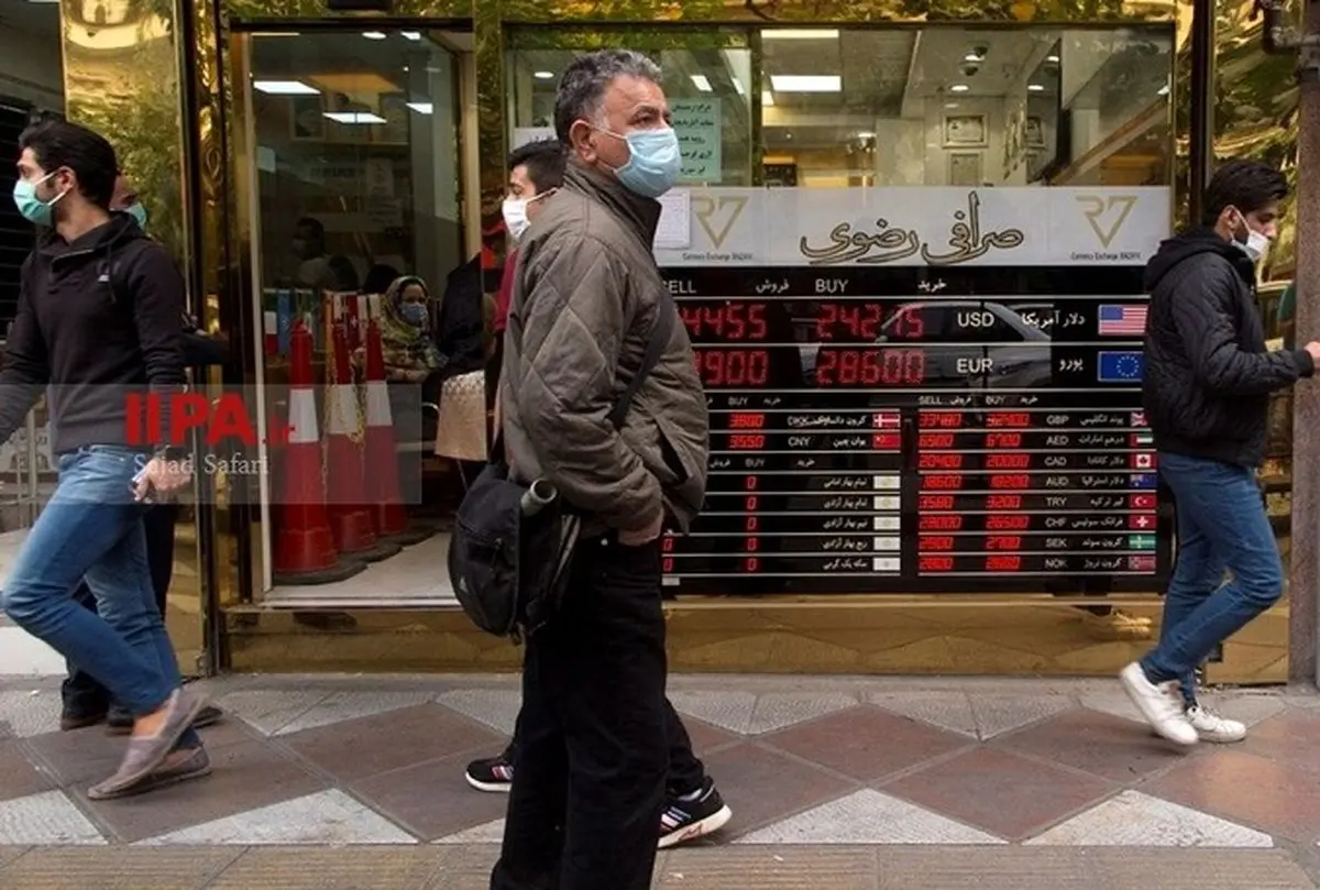 رونق معاملات دلار در روز تنفیذ رئیسی + قیمت دلار