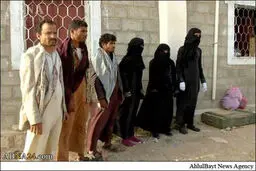 دستگیری اعضای یک گروه تروریستی با لباس زنانه در یمن/ تصاویر