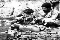عطاری به سبک قاجار / عکس