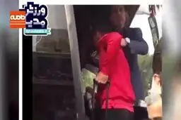فیلم / برخورد نامناسب علی علیپور با یک هوادار!