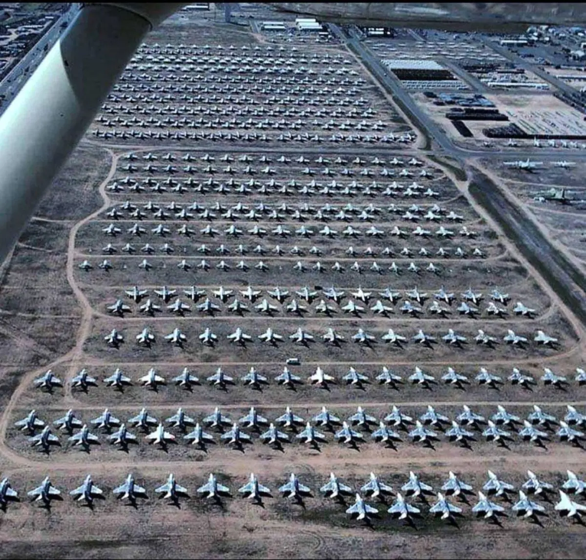 تصویری جالب از قبرستان فانتوم‌های بازنشسته آمریکا در ایالت آریزونا