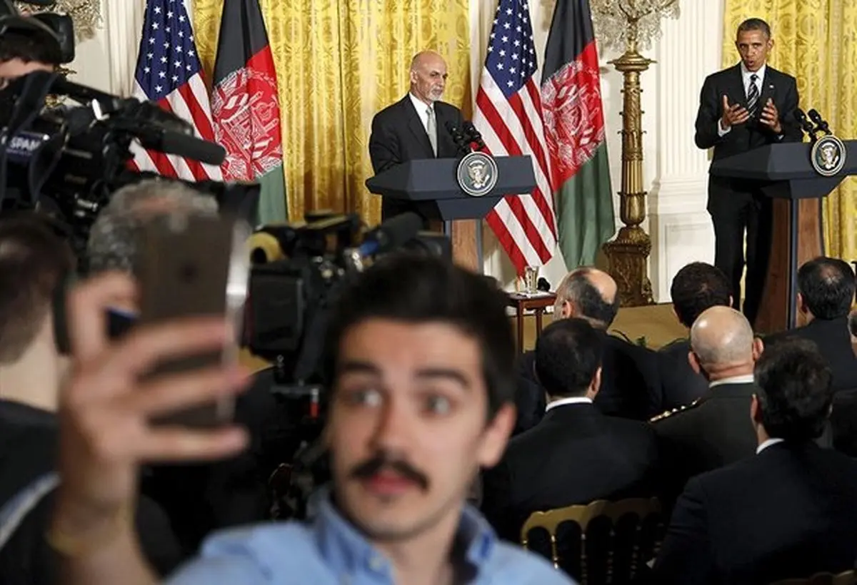 عکس سلفی روزنامه نگار افغان با اوباما و اشرف غنی