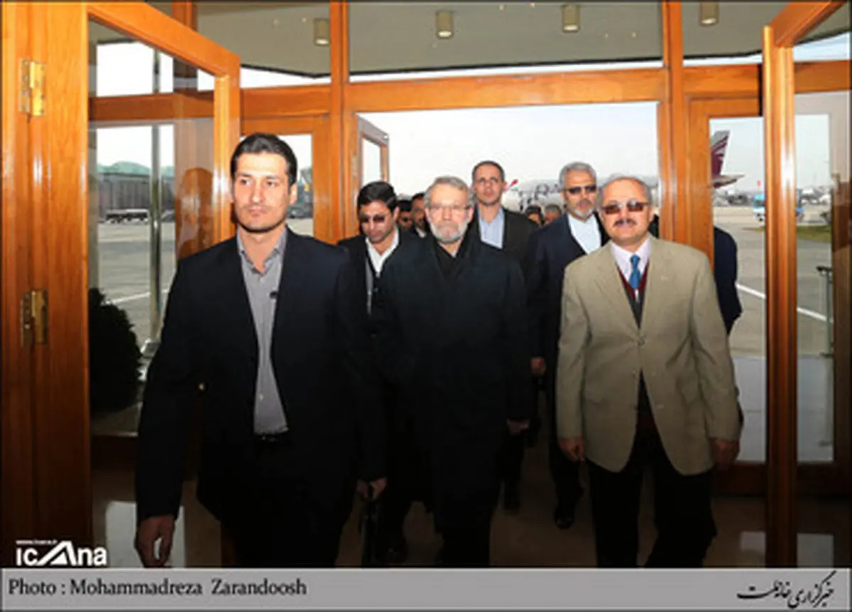 استقبال از علی لاریجانی در فرودگاه استانبول/تصاویر