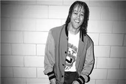 جسد خواننده معروف، در ساحل پیدا شد/عکس