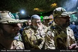 اشک‌های امیر پوردستان در تشییع پیکر شهدای مدافع حرم/ عکس