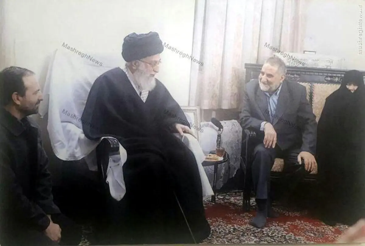حضور رهبر انقلاب در منزل شهید حاج حسن اکبری+ عکس