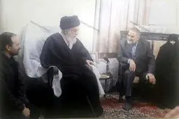 حضور رهبر انقلاب در منزل شهید حاج حسن اکبری+ عکس