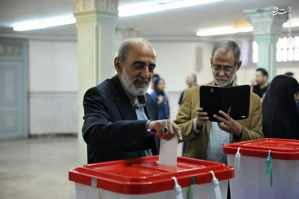 مدیر مسئول کیهان پای صندوق رای/عکس