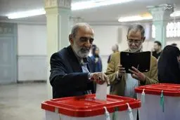 مدیر مسئول کیهان پای صندوق رای/عکس