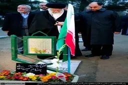 رهبرانقلاب بر سر مزار شهدای آتش‌نشان حادثه‌ پلاسکو/عکس
