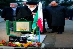 رهبرانقلاب بر سر مزار شهدای آتش‌نشان حادثه‌ پلاسکو/عکس