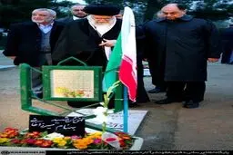 رهبرانقلاب بر سر مزار شهدای آتش‌نشان حادثه‌ پلاسکو/عکس