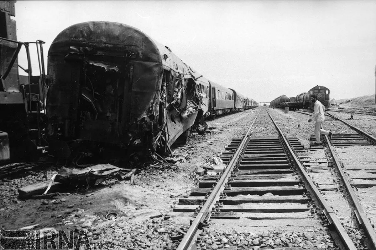 تصاویری از حمله رژیم صدام به قطار مسافربری خوزستان