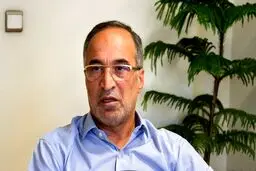 امیررضا واعظ آشتیانی: ضعف دولت روحانی دلیلي بر بالابودن رأی احمدی‌نژاد نیست/ ممکن است نیروهای پایداری از احمدی‌نژاد حمایت کنند/ از سال96 تا کنون تغییری ایجاد نشده که احمدی‌نژاد تأییدصلاحیت شود/ انگار احمدی‌نژاد فراموش کرده که در دوران ریاست‌جمهوری‌اش چه ا