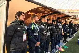 تصویری از نیمکت 5 میلیاردی استقلال مقابل سپاهان!