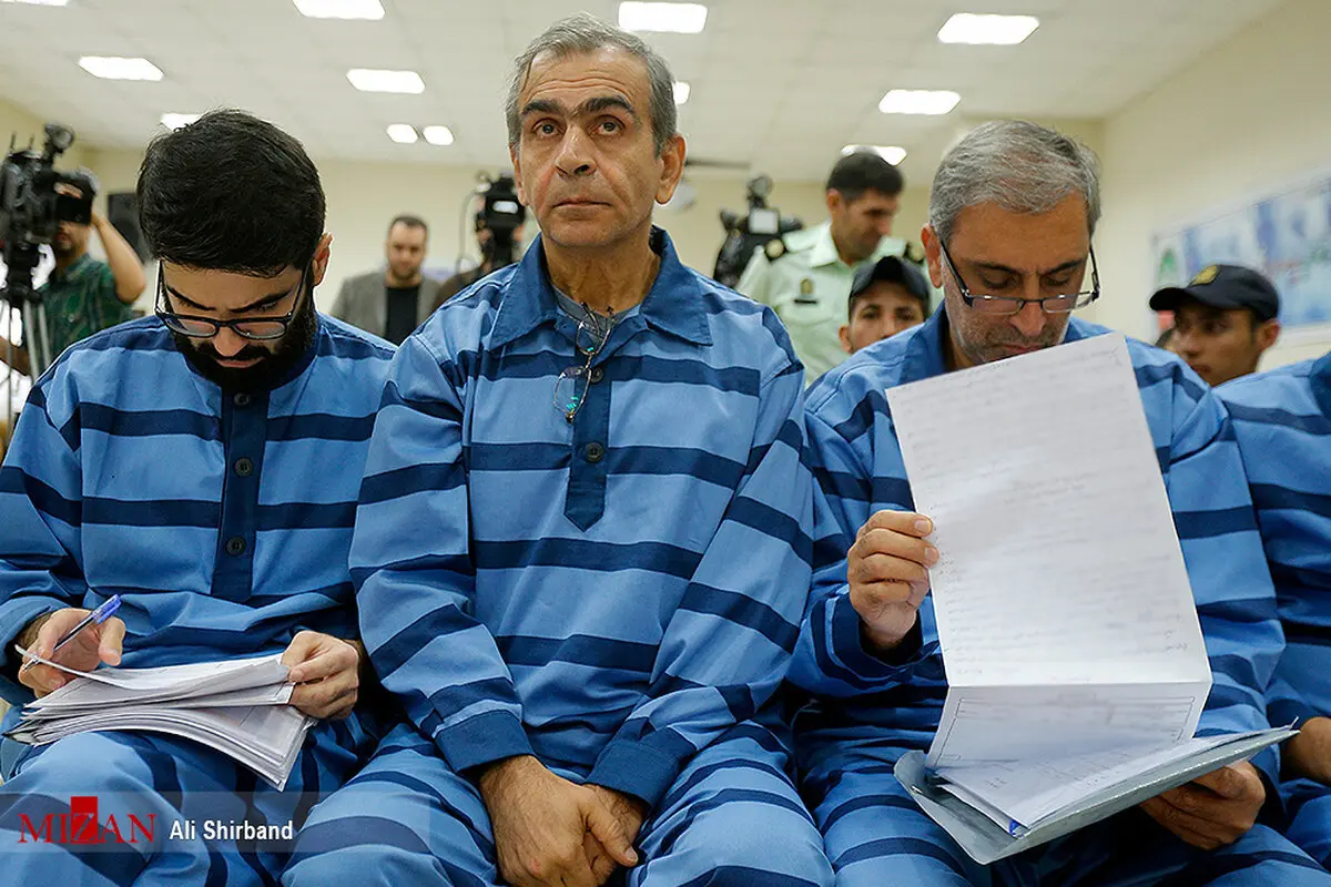 هشتمین جلسه دادگاه رسیدگی به اتهامات متهمان اخلال در توزیع تلفن همراه / تصاویر