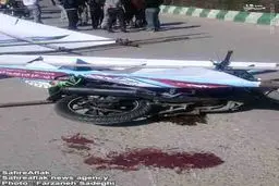 عکس/ سقوط داربست انتخاباتی با یک مجروح