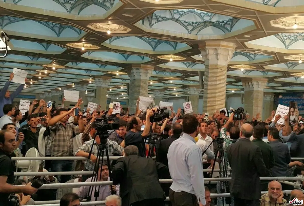 لحظه ایجاد تشنج در سخنرانی حسن روحانی در حرم امام /عکس