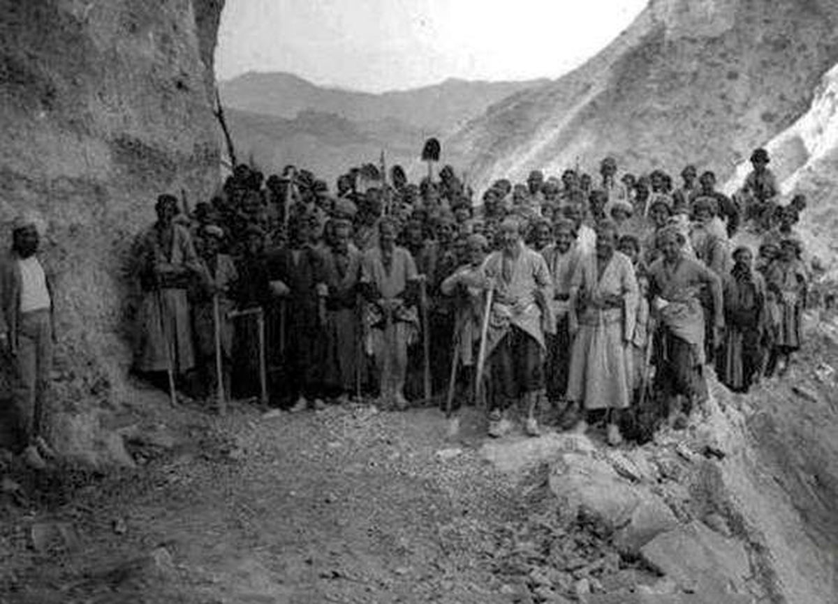 عکس / عکسی قدیمی از ساخت جاده چالوس