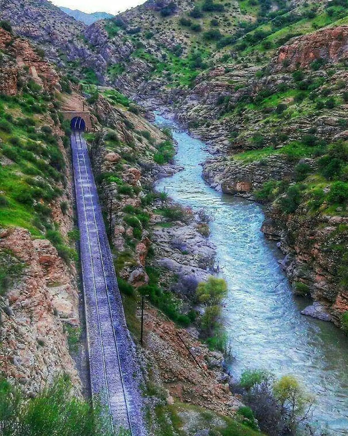 نمایی زیبا از خط آهن لرستان / عکس