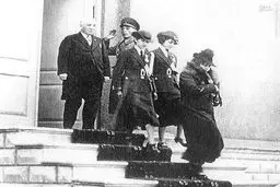 دختران‌رضاخان پس از کشف حجاب/عکس