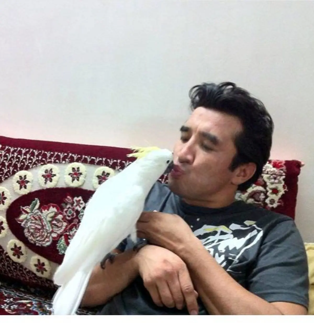 خداداد و طوطی اش/ عکس