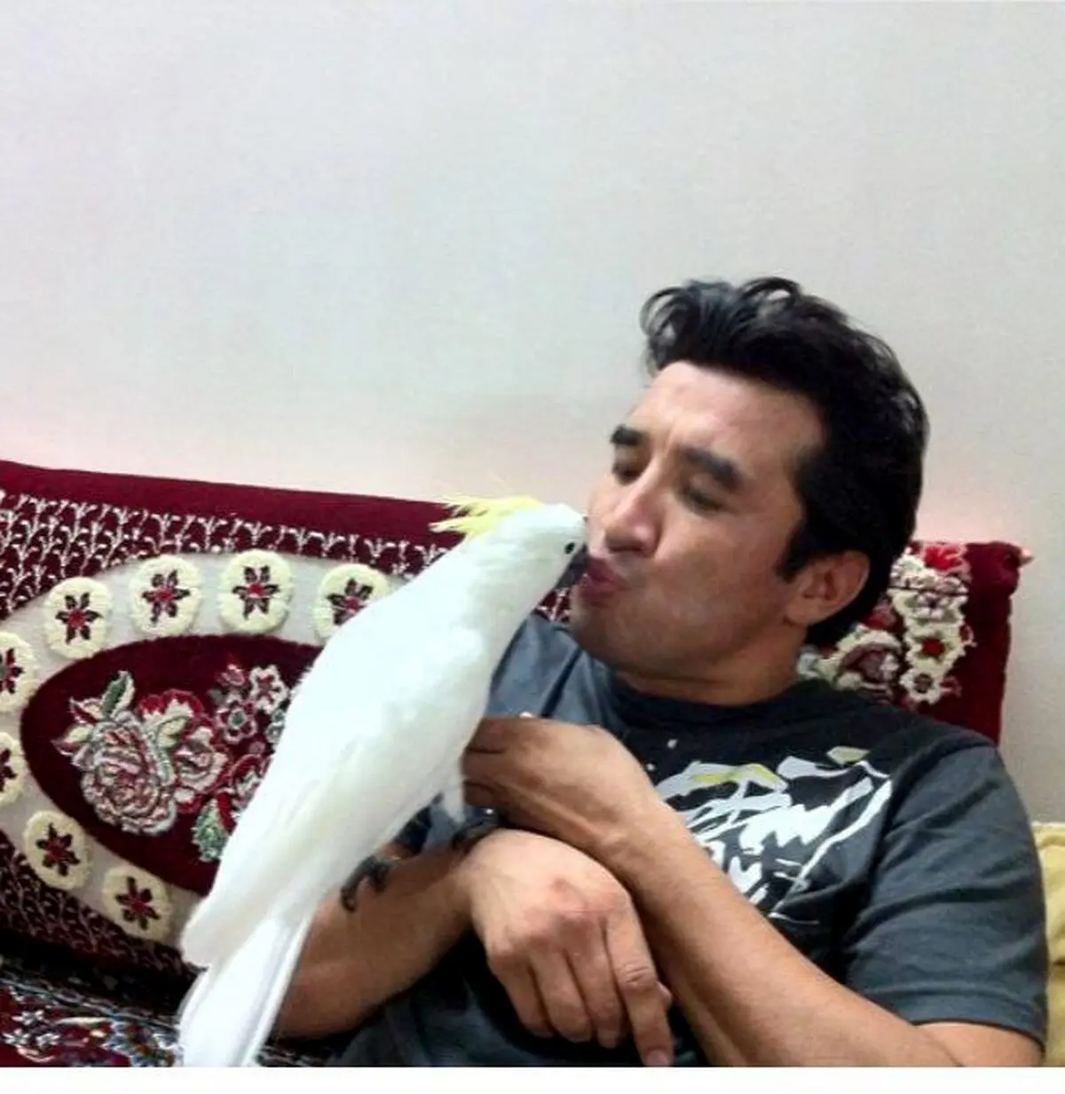 خداداد و طوطی اش/ عکس