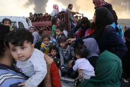 خانواده های نجات یافته از چنگال داعش در موصل/تصاویر