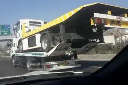 حمل کامیون با کامیون!/ عکس