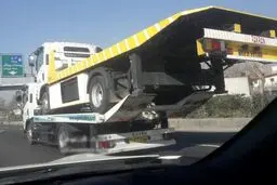 حمل کامیون با کامیون!/ عکس