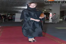 گلاره عباسی در فرش قرمز فیلم آخرین بار کی سحر رو دیدی؟