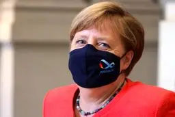 مرکل هم بالاخره ماسک زد+ عکس