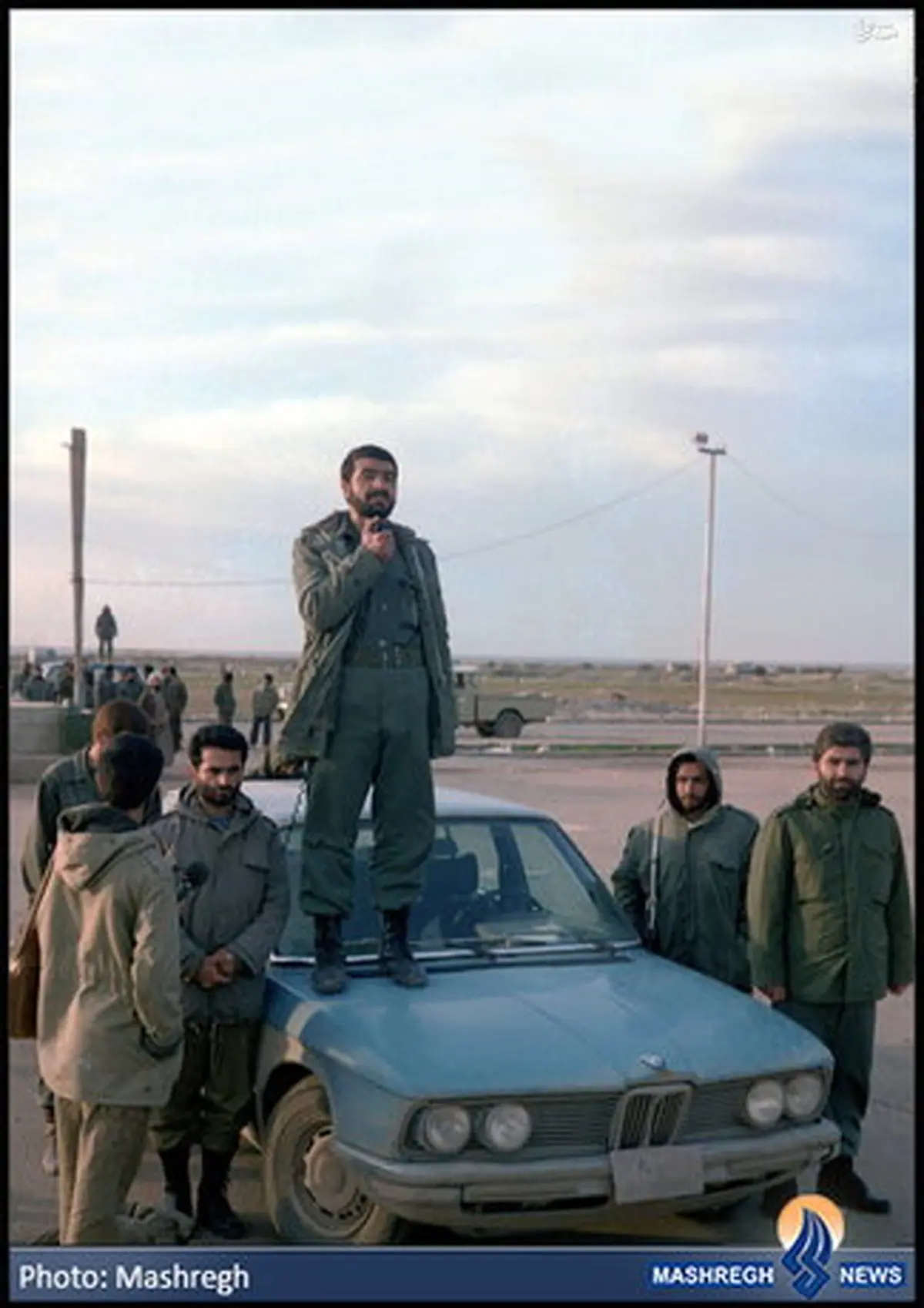 سخنرانی محسن رضایی بر روی «بی.ام.و»/عکس