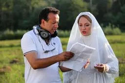 مهناز افشار در لباس عروس کنار کارگردان مشهور! + عکس