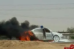 خودرو پلیس در وسط جاده آتش گرفت+ تصاویر