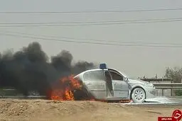 خودرو پلیس در وسط جاده آتش گرفت+ تصاویر