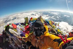 تصویر/ بهترین سلفی از قله اورست