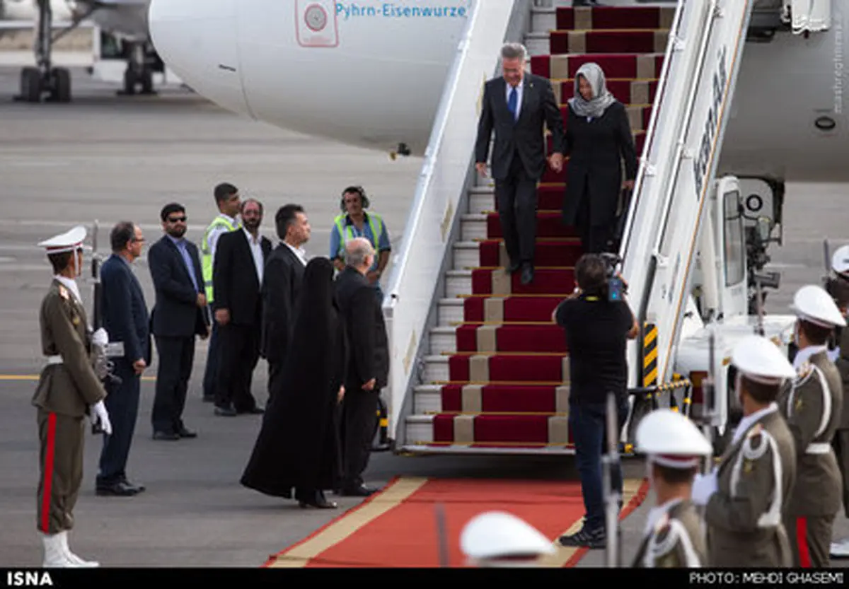 حجاب همسر رئیس جمهور اتریش در مهرآباد/عکس