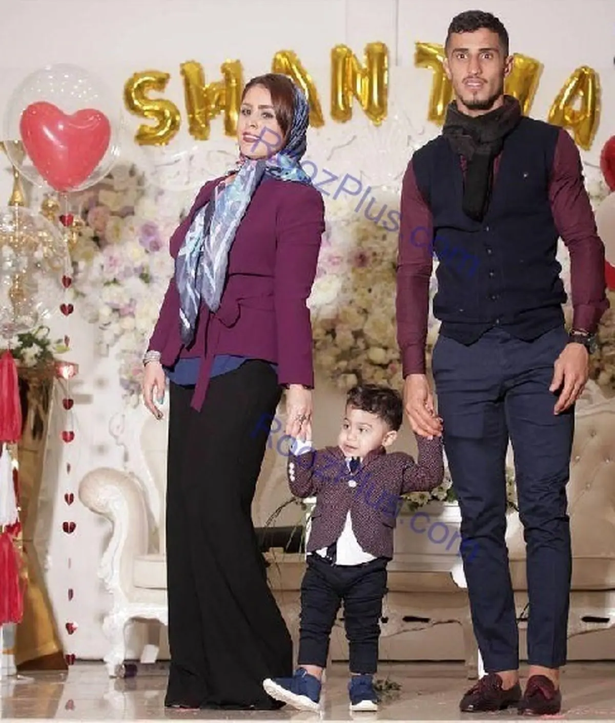 تصويری از ستاره پرسپولیس و همسر و فرزندش