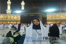 «آزاده نامداری» در کنار خانه خدا/ عکس