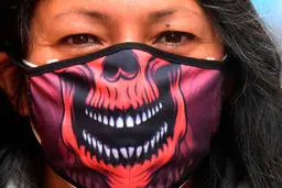 ماسک های عجیب و غریب در برابر کرونا + تصاویر