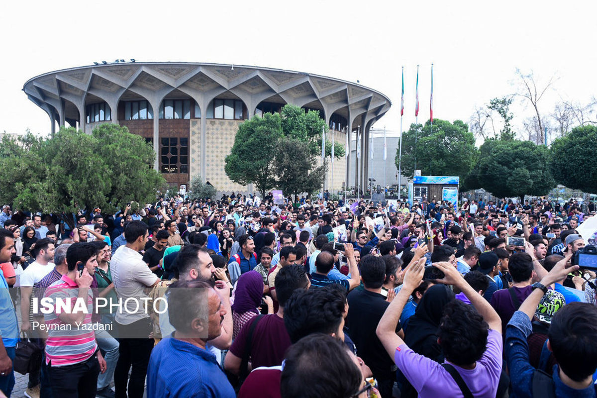 شادی مردم پس از انتخابات ۲۹ اردیبهشت - تهران