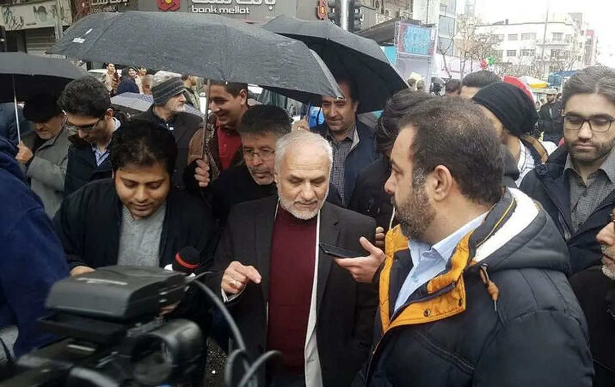 حضور حسن عباسی در راهپیمایی ۲۲بهمن/ عکس